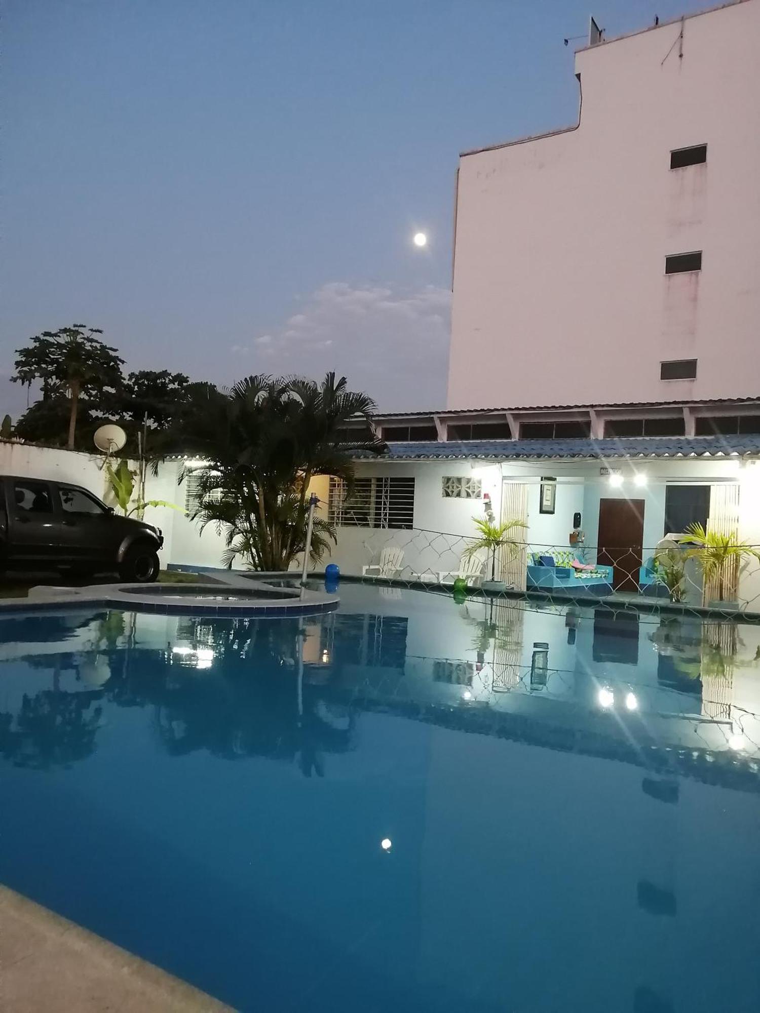 Hostal Aruba Atacames Buitenkant foto